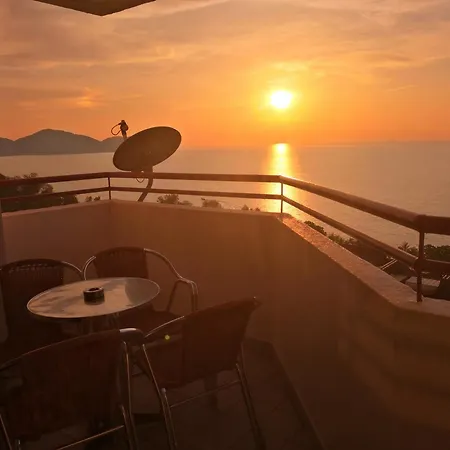 Aloka Seaview Apartment Batu Ferringhi Exterior photo